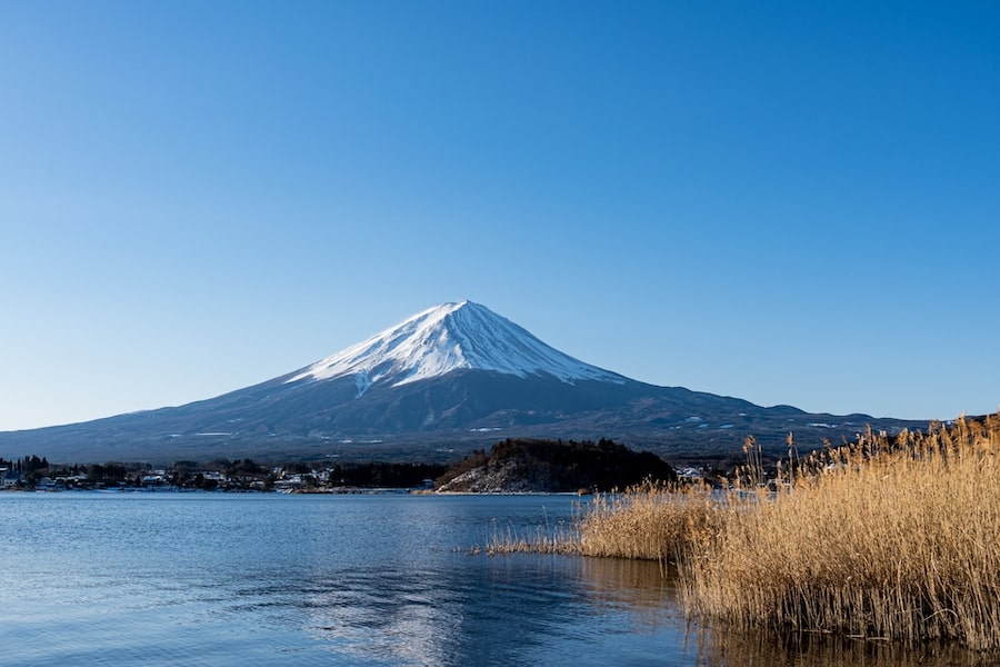 青空と河口湖と富士山