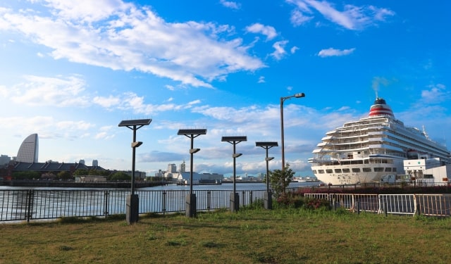 横浜に停泊するクルーズ船