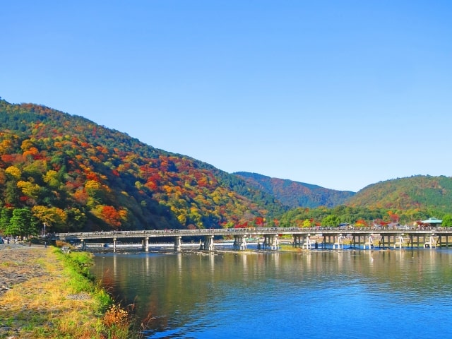 秋の京都・嵐山の景色